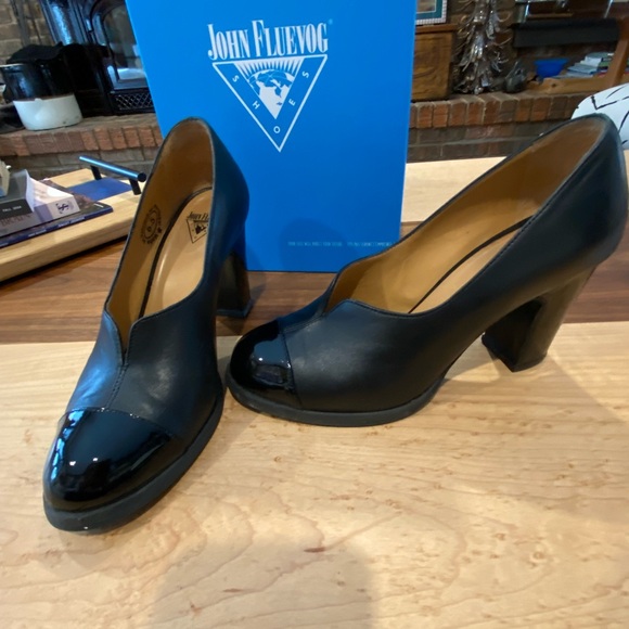 John Fluevog black heel. Size 6.5 - Picture 2 of 4